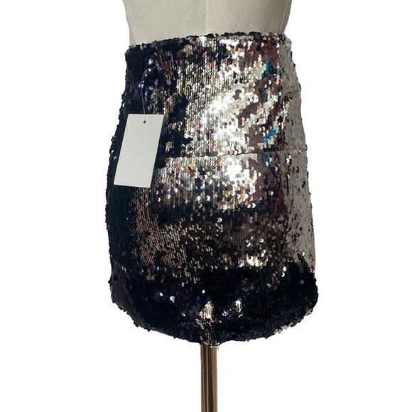 Sequin Floral Embroidery Mini Skirt - Picture 2 of 4